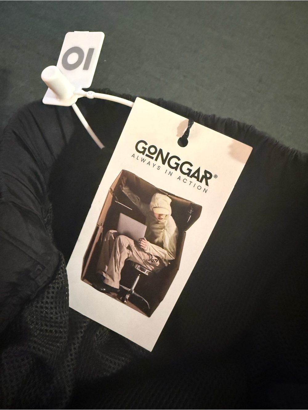 Gonggar Women's Black Wide-Leg Cargo Pants - Picture 6 of 6